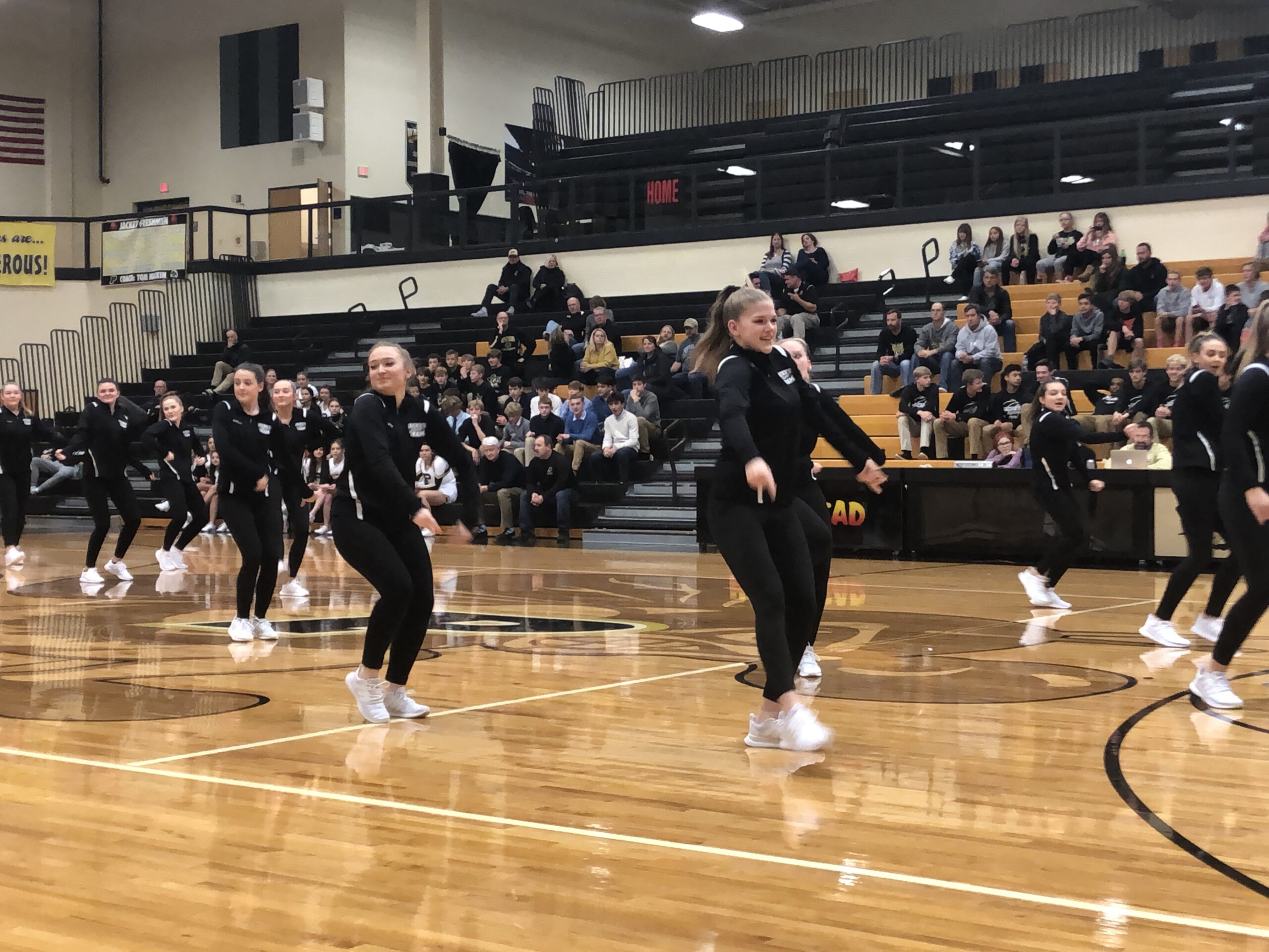 Midnight Madness hypes up fans at start of basketball season